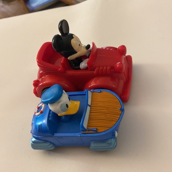 Mattel Disney 2016 Donald Boat car with Mickey car - Picture 6 of 6
